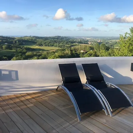 T3 Avec Terrasse Et Jardin à 4 Kms Des Plages 8 Mm St Jean De Luz *