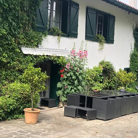 T3 Avec Terrasse Et Jardin A 4 Kms Des Plages 8 Mm St Jean De Luz *